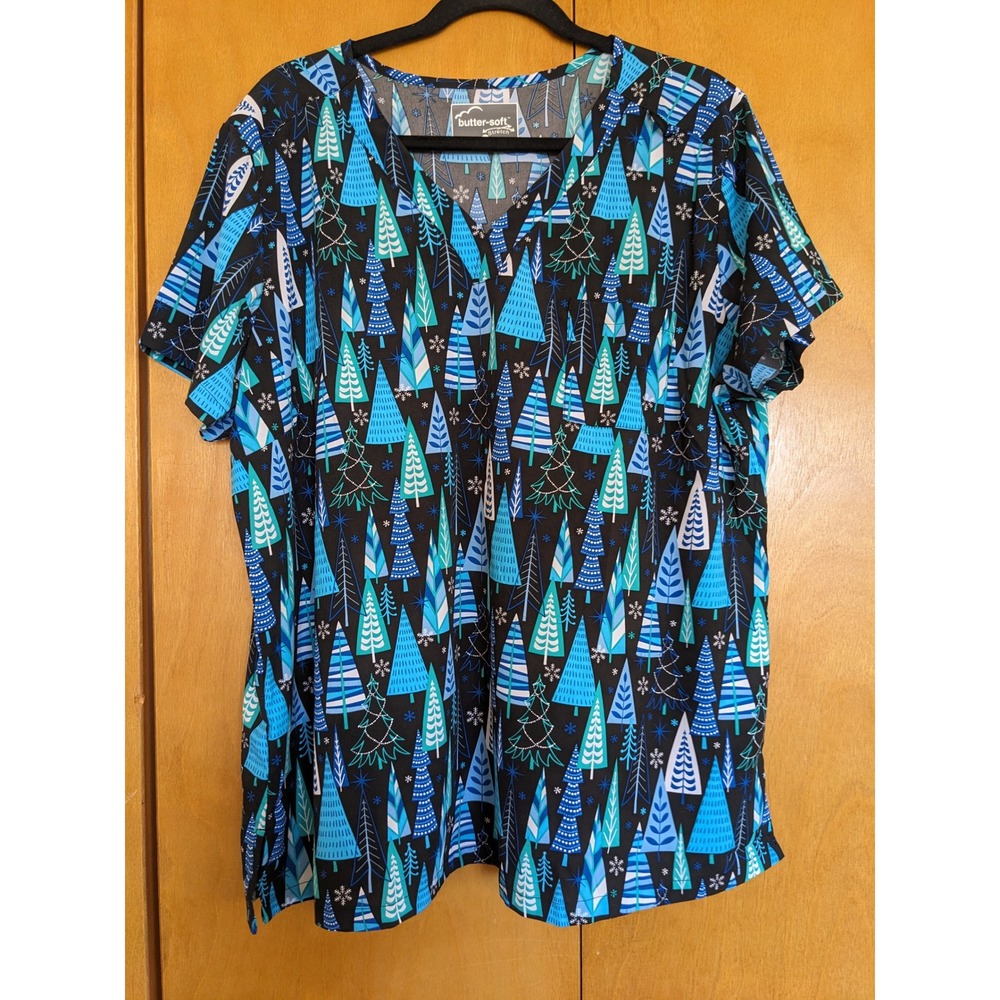 Butter-Soft Stretch XL Scrub Top Blue Teal Christmas Tree Winter Print HT5452